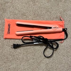 AMIKA Hair Straightener/Flat Iron in Peach Color NWOT